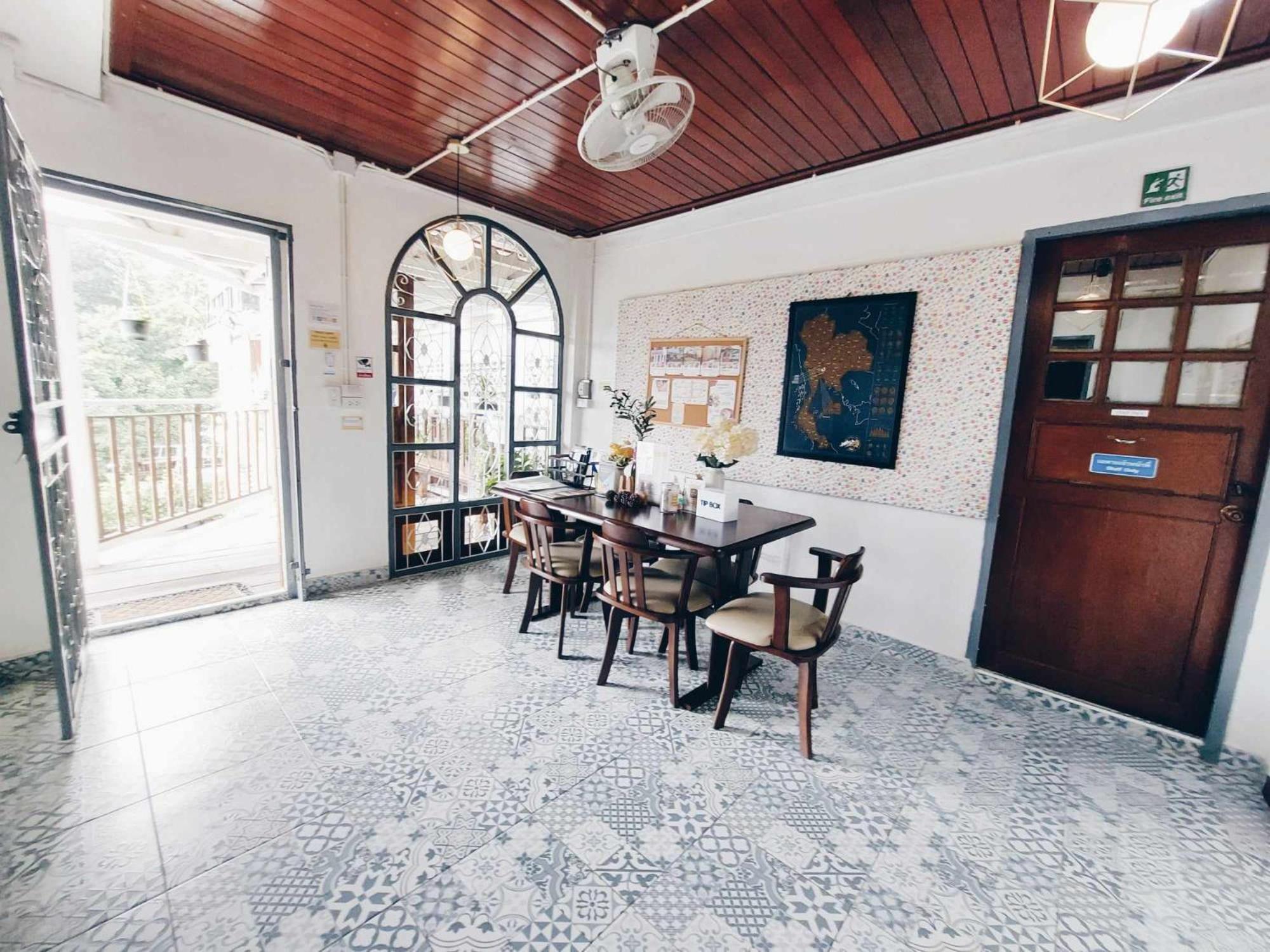 Hostel Hello Sunshine Phra Nakhon Si Ayutthaya Exterior foto